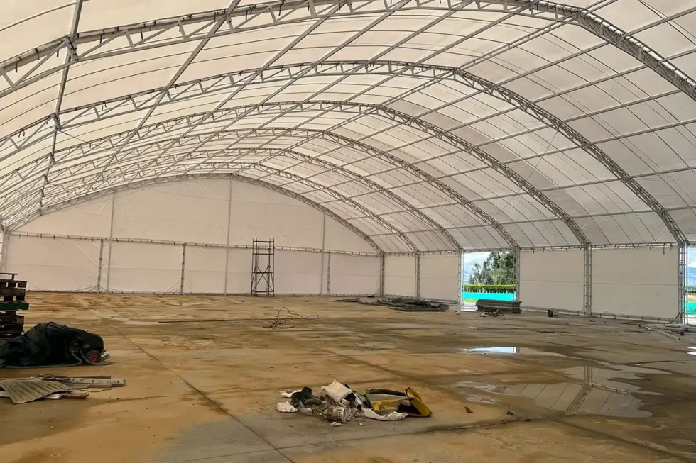 hangares-02-YKbJK1xjo2h6BQrb