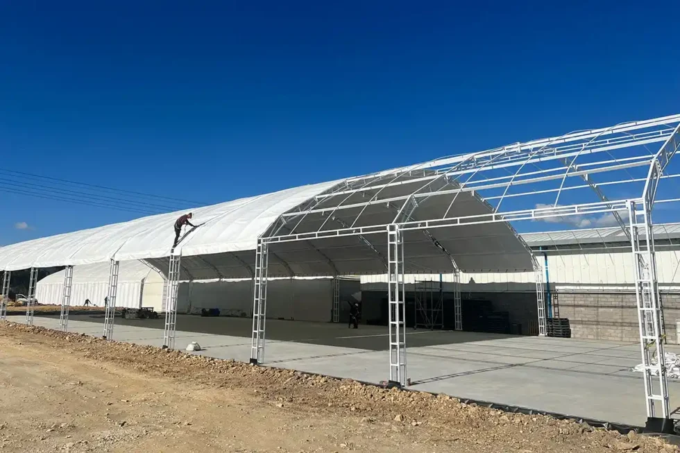 hangares-03-YKbJK1xjoRUzP23E