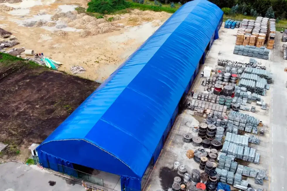 hangares-06-m7Vp08jvEnHeOBX4